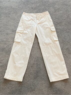 Adorable Lauren Ralph Lauren White Cargo Pants, Size 6